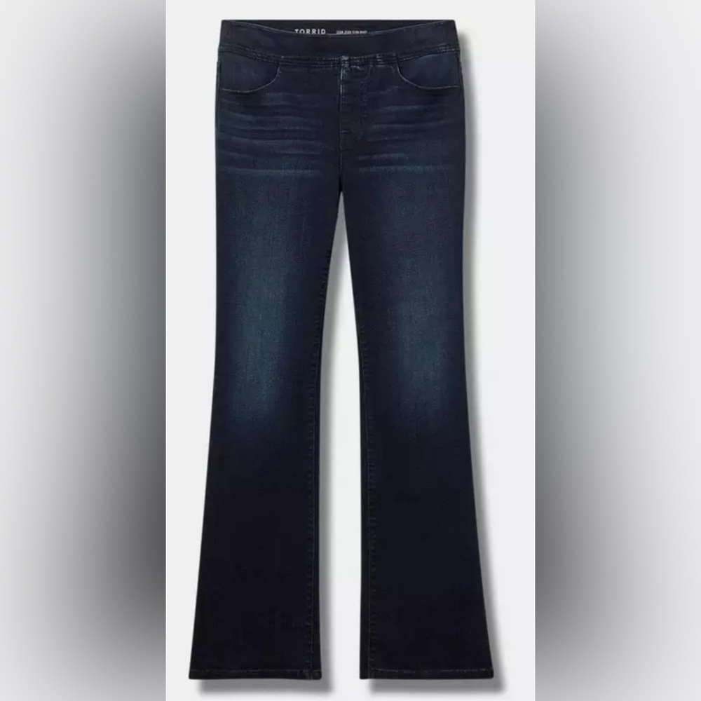 Pre-Loved Torrid Dark Wash Blue Boot Cut Jeans Size 3 Short